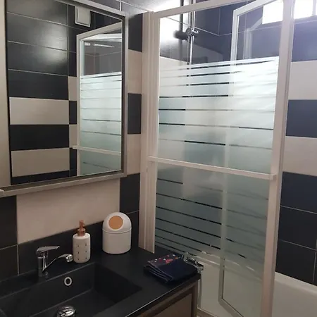 Jeanne 50 M De L'esplanade Classe 2 Etoiles Daire *